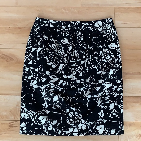 Talbots Pencil skirt. - Picture 3 of 6